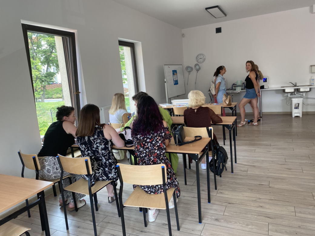 Wakacyjny patrol Eska Summer City w olsztyńskim oddziale Szkoły Policealnej Pascal