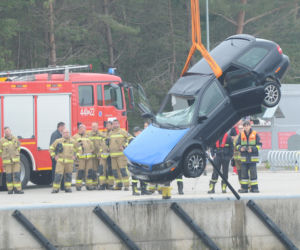 Auto w kanale portowym