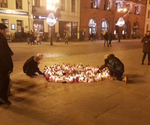 Torunianie nagrali kondolencje dla rodziny Pawła Adamowicza i gdańszczan