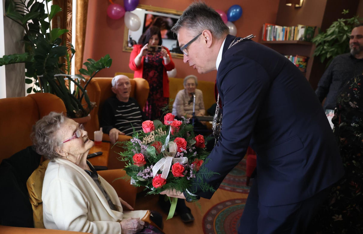 Waleria Jamroch z Zielonej Góry świętowała 105. urodziny. To jedna z najstarszych Polek 