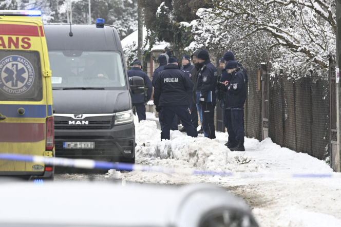 Zwłoki małżeństwa na Targówku. Świadkowie o szturmie antyterrorystów: "W życiu czegoś takiego nie widziałem"