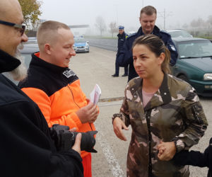 Rozbłyśnij rozsądkiem - załóż odblask - akcja policji w powiecie toruńskim