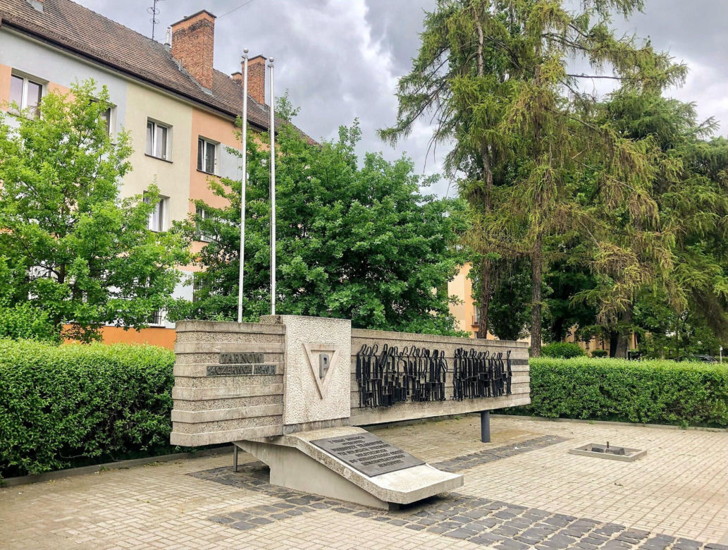 Plac Więźniów KL Auschwitz obok Starej Łaźni w Tarnowie
