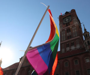 Za nami demonstracja wspierająca osoby LGBT w Toruniu. Konkretne hasła!