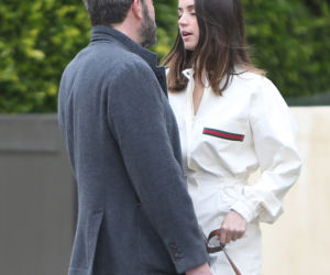 Ben Affleck i Ana de Armas na spacerze z psami