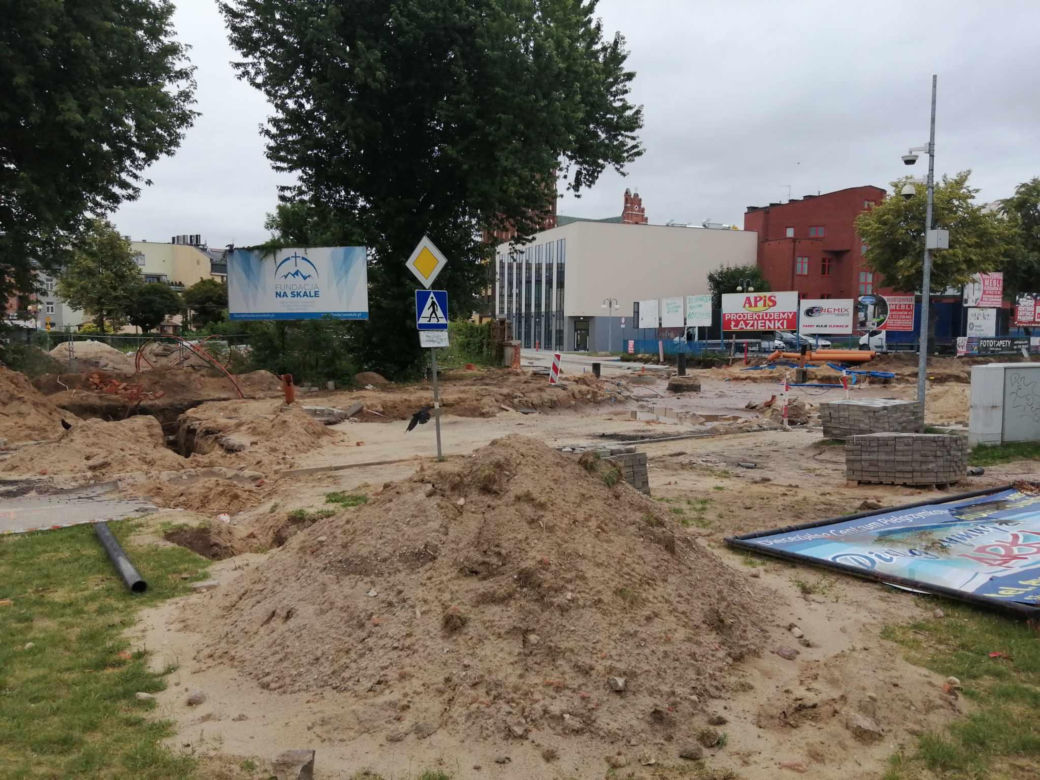 Utrudnienia w rejonie Wojskowej i Cmentarnej mają trwać do końca wakacji