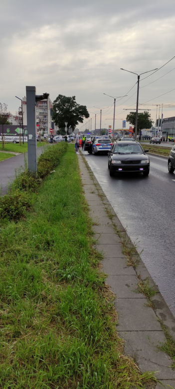 Potrącenie rowerzysty w Toruniu. Cyklista trafił do szpitala