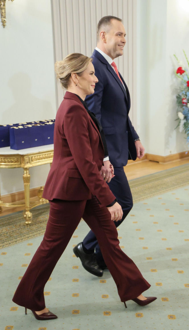 Marta Nawrocka w czerwieni