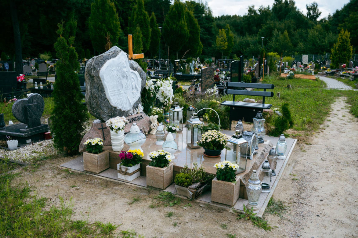 Morderca wciągnął Izę w krzaki. Matka znalazła ciało 13-latki