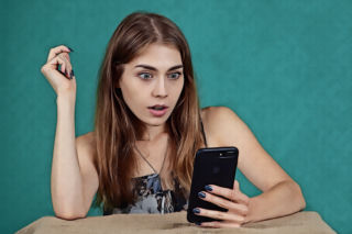 Ten numer telefonu nęka Polaków! Nie potwierdzaj swoich danych! 