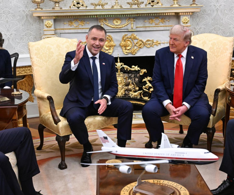 Karol Nawrocki i Donald Trump rozmawiają w Gabinecie Owalnym. O ich relacjach przeczytasz na stronie radia Eska.