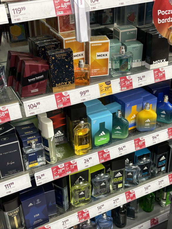 Wyprzedaż perfum w Rossmannie