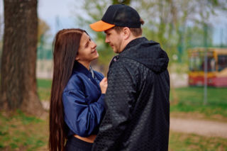 Na Wspólnej odc. 4265. Julka (Maja Oświecińska), diler (Hubert Simon)