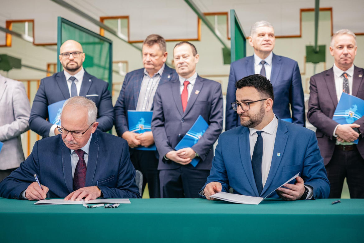 Powiat rzeszowski i łańcucki z porozumieniem o wsparciu w kryzysach. Chodzi o sprzęt, logistykę i ewakuację