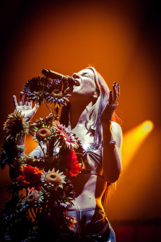 Misternie zaplanowane wizualne widowisko – Epica, Amaranthe i Charlotte Wessels zagrali w Warszawie [RELACJA]