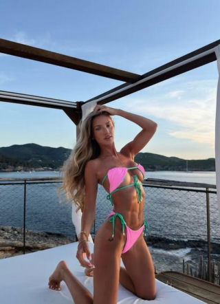 Partnerka Arkadiusza Milika błyszczy w bikini. Influencerka nie wstydzi się swojej boskiej figury