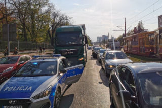 Łódź. Kierowca TIR-a blokował skrzyżowanie. Kompletnie pijany... zasnął za kierownicą