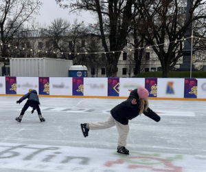 Lodowisko wróciło do centrum Lublina. Plac Litewski znów pełen łyżwiarz