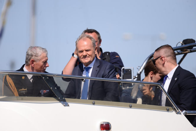 Święto Wojska Polskiego. Donald Tusk na jachcie w Gdyni.