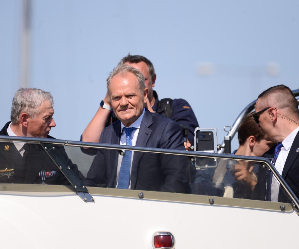 Święto Wojska Polskiego. Donald Tusk na jachcie w Gdyni.