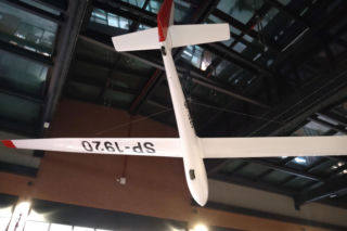 W galerii handlowej w Lesznie wylądował szybowiec