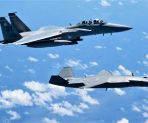 Myśliwiec F-15EX Eagle II i dron Ghost Bat razem na Pacyfiku