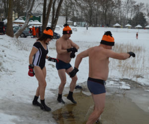 Morsowanie nasz nowy zimowy sport narodowy. Dziś na PIACHACH ponad setka morsów