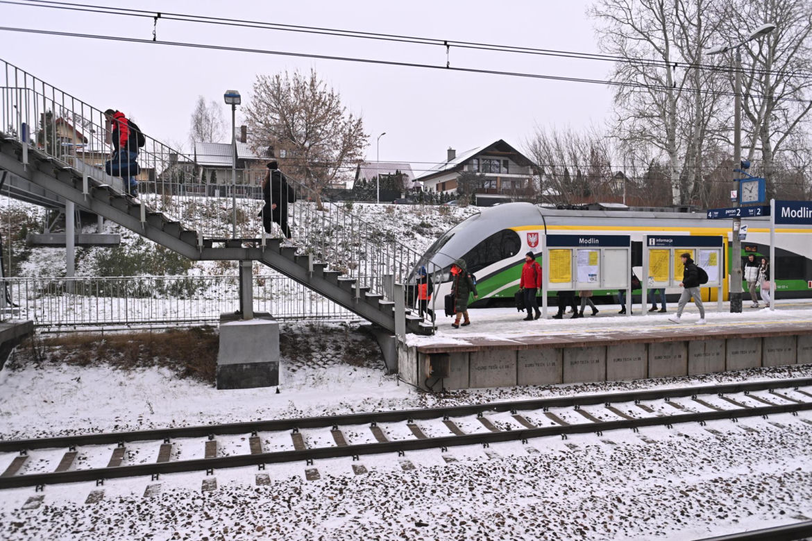 Wielka rewolucja dla pasażerów lotniska w Modlinie. To koniec koszmaru?! Jest decyzja