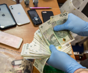 Policjanci rozbili gang. Prali pieniądze i zarabiali krocie na hazardzie