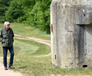 Sensacje XX wieku w Nowogrodzie. Wołoszański kręcił dokument na Podlasiu [ZDJĘCIA]