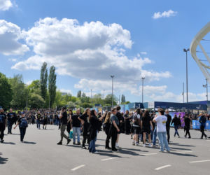 Długie kolejki i tłum fanów przed koncertem Metaliki