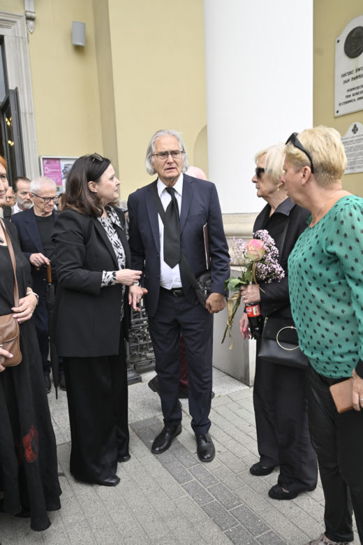 Pogrzeb Igi Cembrzyńskiej. Tłum gwiazd oddaje hołd wielkiej artystce