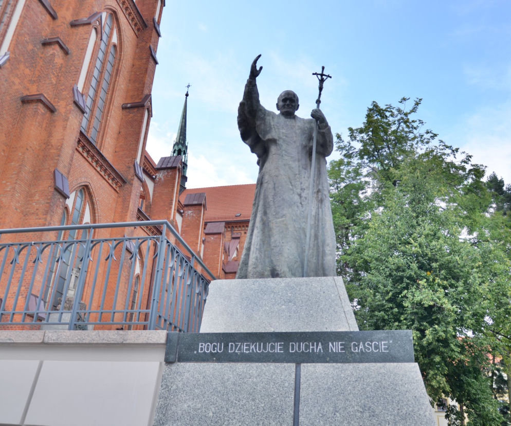 Jan Paweł II w Białymstoku. „Białostocka ziemia jedna z najpiękniejszych w Polsce [WSPOMNIENIE PIELGRZYMKI 5.06.1991] WIDEO