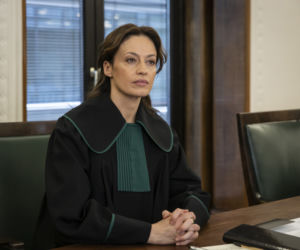 Tajemnica zawodowa odc. 2. Julia Żurawska (Magdalena Różczka)