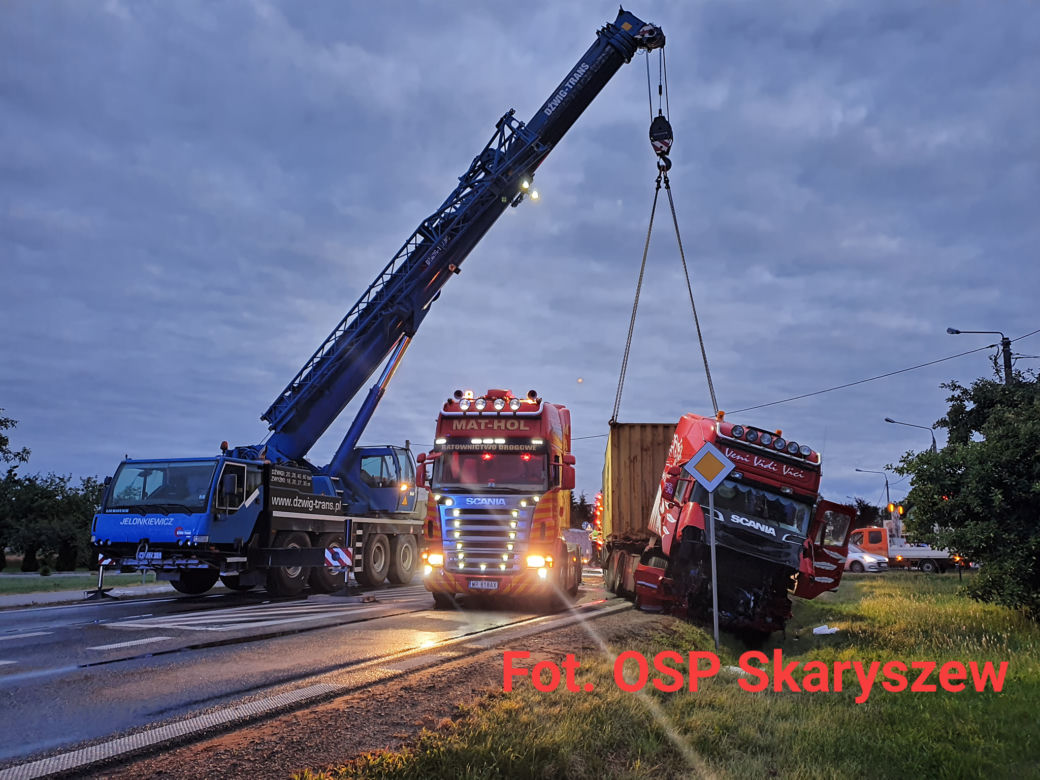 Makabryczny wypadek w Makowcu. Kierowca BMW zginął na miejscu