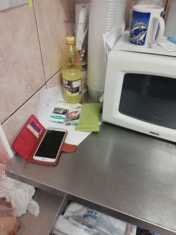 Pili alkohol na stołówce w podstawówce