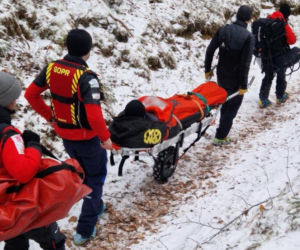 Poważny wypadek w górach. Turysta uwięziony na szlaku 