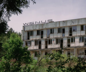 Mozaika w sarkofagu z betonu, dookoła morze gruzu. Ośrodek Kiekrz to już przeszłość