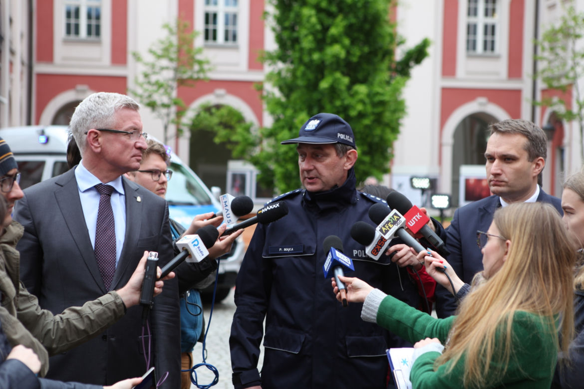 Policyjny Ford Transit za 300 tys. złotych