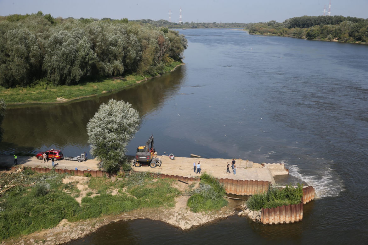 Budowa mostu pontonowego na Wiśle