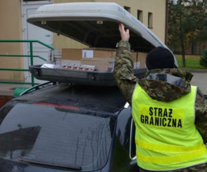 Sceny jak z filmu na Podlasiu. Pościg za audi wypchanym po brzegi kontrabandą