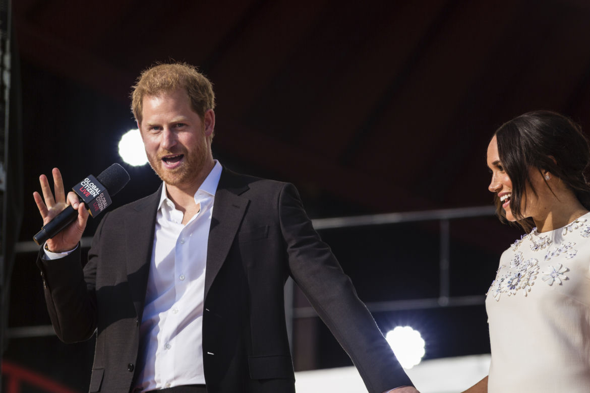 Książę Harry całował się z gospodarzem "Top Gear" 