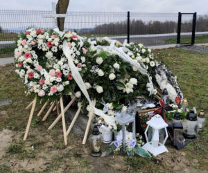 Młody strażak Nikodem zmarł we śnie. Przy trumnie 13-latka stały klocki, koledzy wypuścili w powietrze białe balony