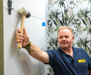 Murator Remontuje, Klejenie i fugowanie płytek