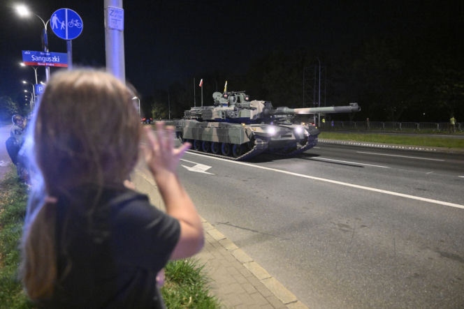 Nocna próba defilady wojskowej w Warszawie