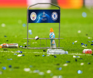 Piłkarze i kibice Chelsea Londyn świętują wygranie Ligi Mistrzów po zwycięstwie w finale 1:0 z Manchesterem City 