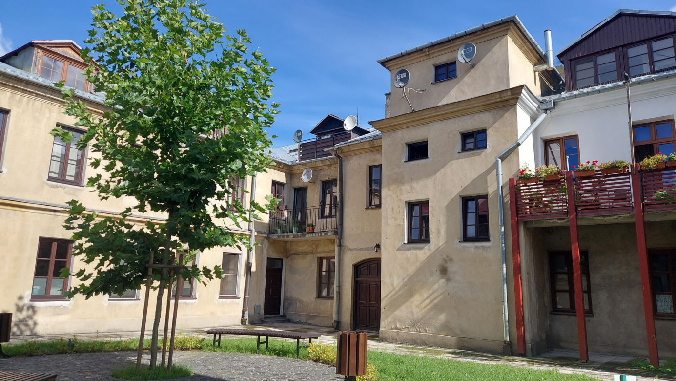 Urokliwe podwórka zamojskiej starówki