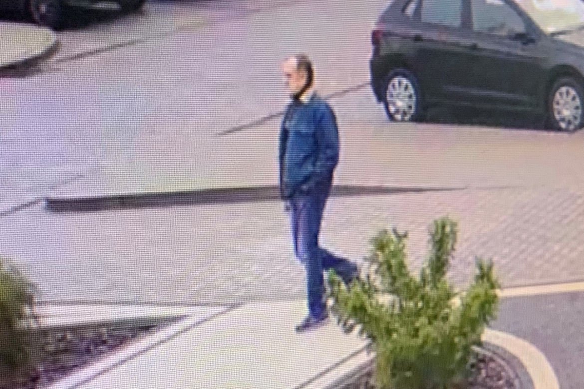 Ten mężczyzna ukradł samochód spod Centrum Onkologicznego w Bydgoszczy. Poznajesz go?