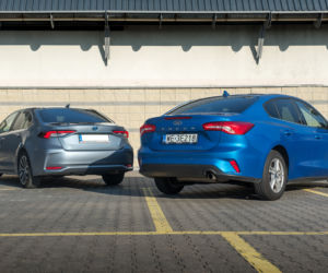 Ford Focus Sedan 1.0 EcoBoost 125 KM 6MT vs. Toyota Corolla Sedan 1.8 Hybrid 122 KM CVT
