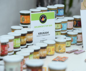 Zakochani Agnieszka Kaczorowska - Pela i Maciej Pela gotują  potrawy z bezglutenowych produktów